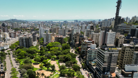 Foto da vista aérea da Praça da Encol, no bairro Bela Vista.